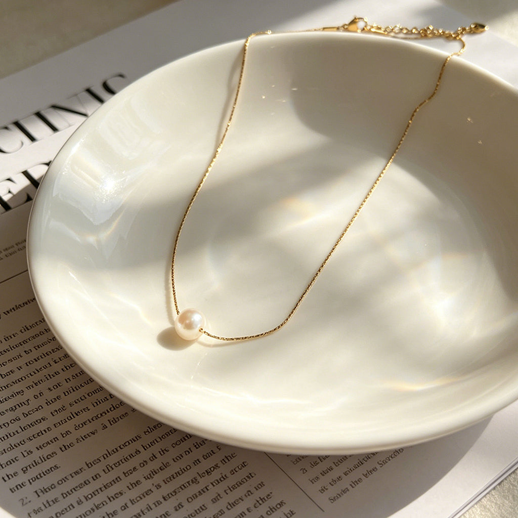 Single Pearl Choker